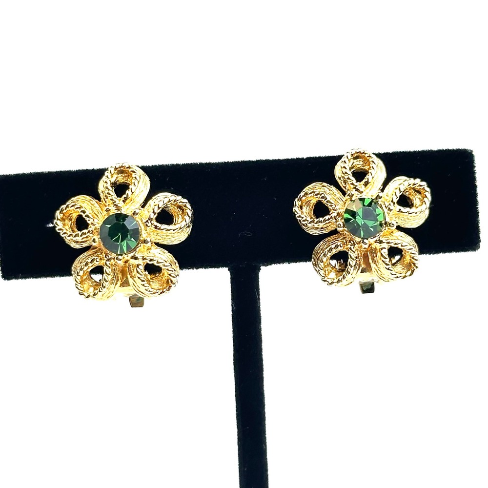 Vintage Gold Tone Emerald Green Rhinestone‎ Flower Clip On Earrings Floral Studs
